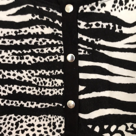 Chico’s Zenergy Animal Print Top - Picture 5 of 6
